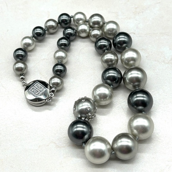 Givenchy Large Gray White Faux Pearl Necklace 16" Gorgeous! - Picture 7 of 9